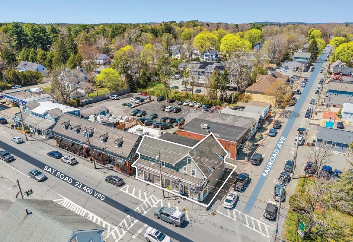 More Photos Of 44 Bay Rd, South Hamilton Storefront For Sale