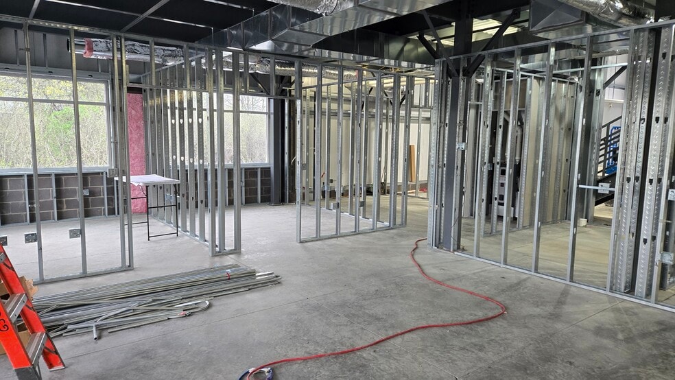 More Photos Of 31364 Industrial Pkwy, North Olmsted Warehouse For Lease