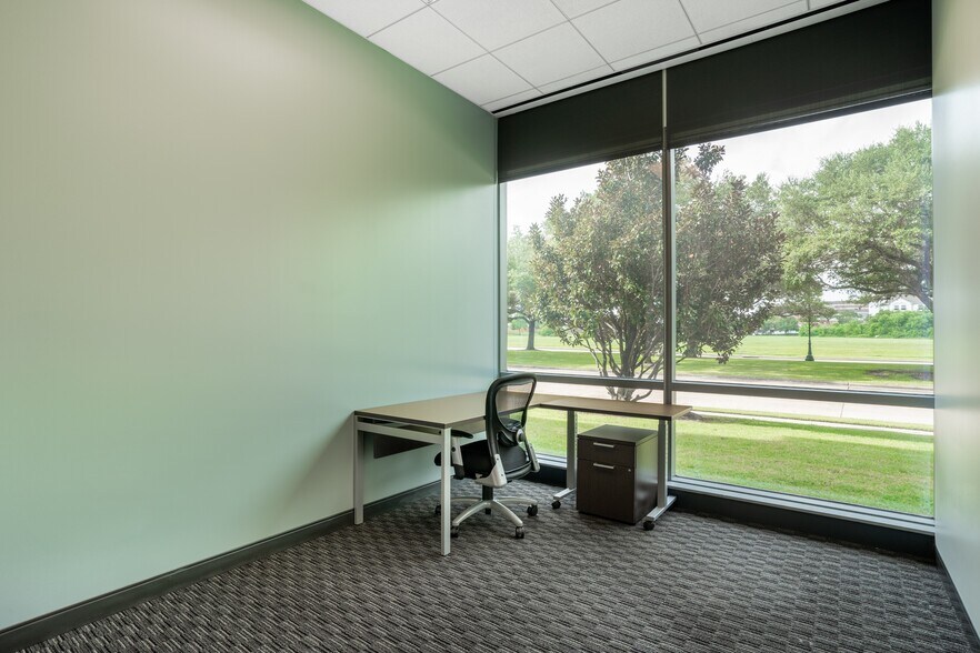 More Photos Of 3730 Kirby Dr, Houston Coworking Space