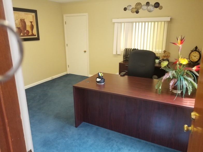 More Photos Of 555 Pleasant St, Brockton Office For Lease