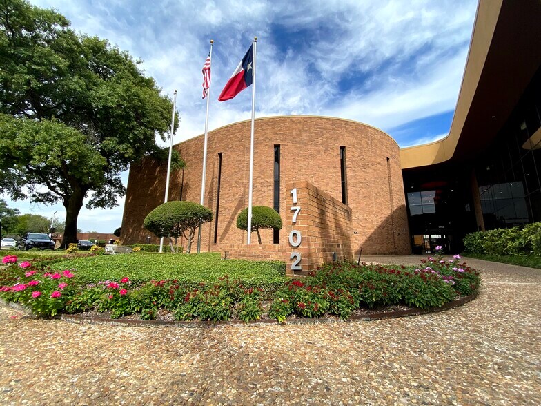 More Photos Of 1702 N Collins Blvd, Richardson Office For Lease