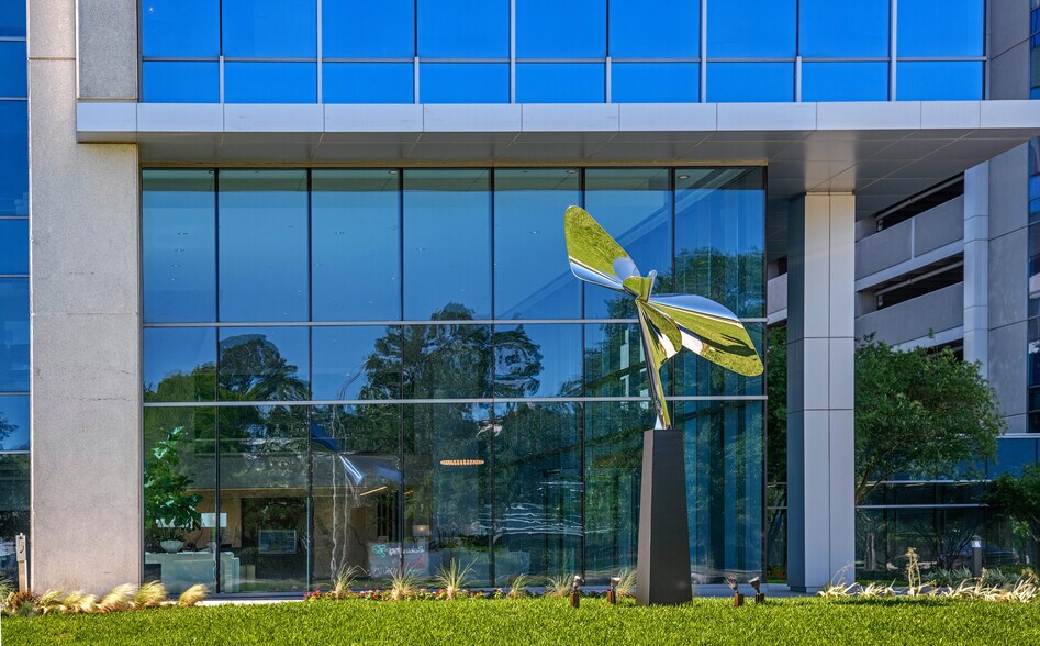 More Photos Of 575 N Dairy Ashford Rd, Houston Office For Sale