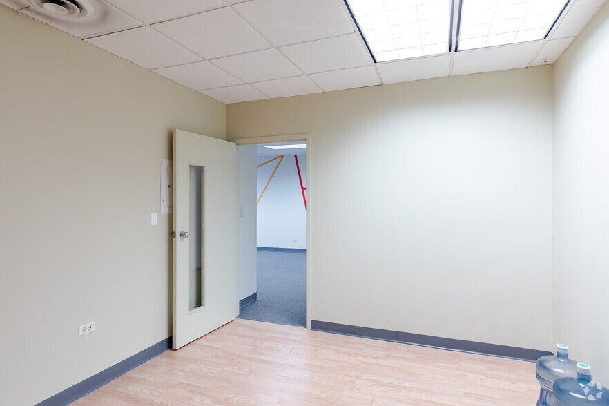 More Photos Of 799 Roosevelt Rd, Glen Ellyn Office For Lease