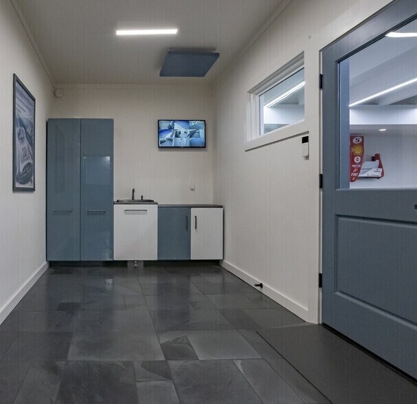 More Photos Of 1217 S Railroad Ave, San Mateo Showroom For Sale