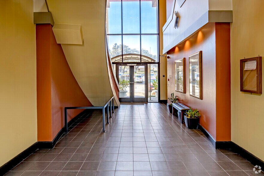 More Photos Of 4204 Gardendale St, San Antonio Office For Sale