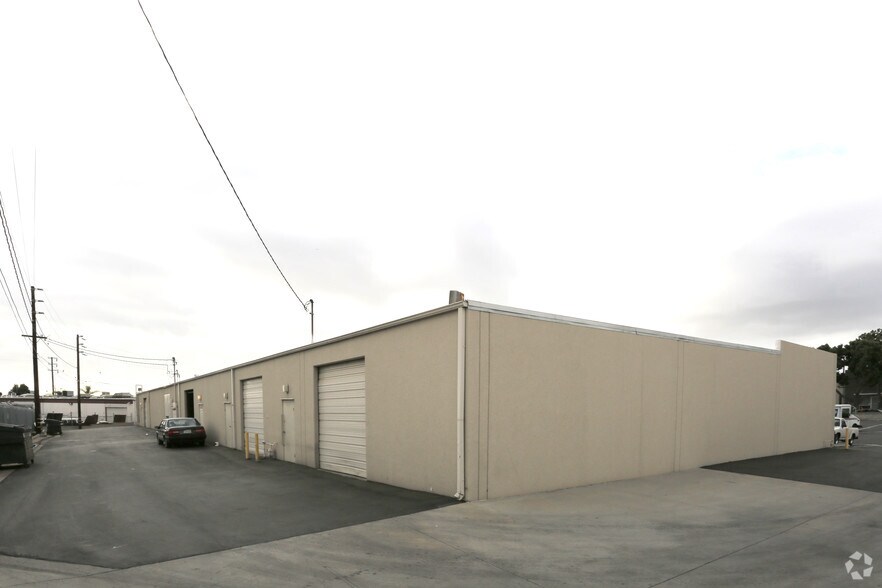 More Photos Of 3281-3295 Industry Dr, Signal Hill Warehouse For Lease