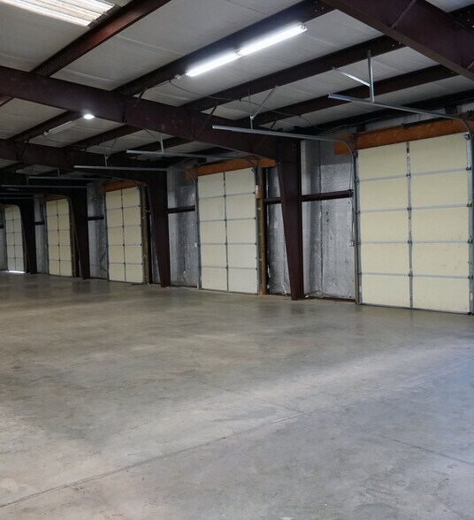 More Photos Of 150 Ayers Blvd, Belpre Light Distribution For Lease