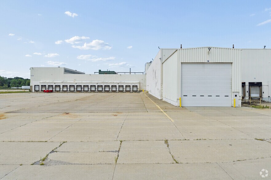 More Photos Of 5455-5555 Darrow Rd, Hudson Distribution For Lease