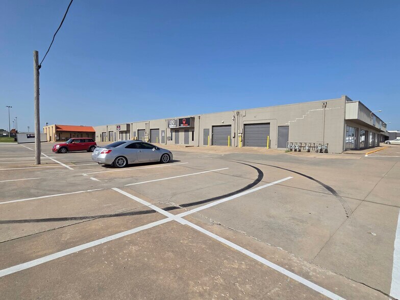 More Photos Of 9714-9748 E 55th Pl, Tulsa Light Manufacturing For Lease