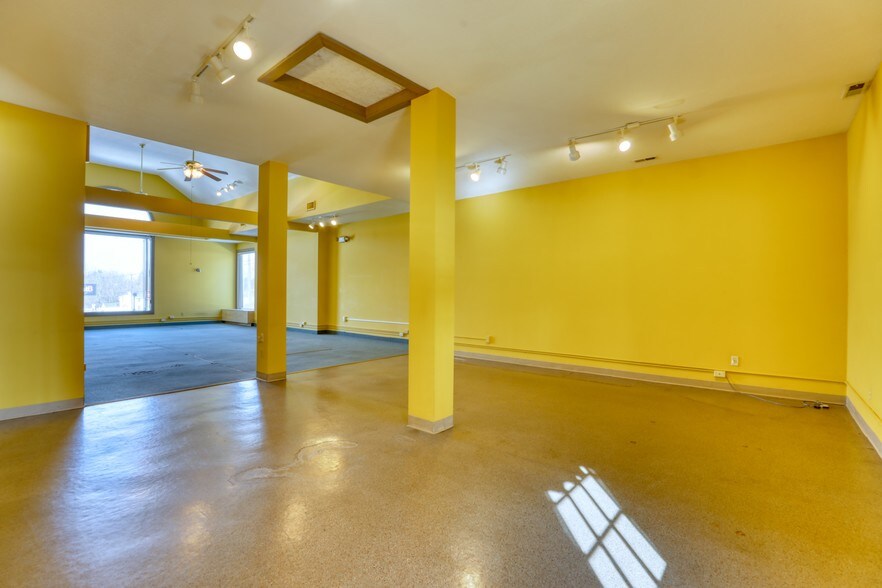 More Photos Of 908-914 Allen St, Springfield Storefront Retail Office For Sale