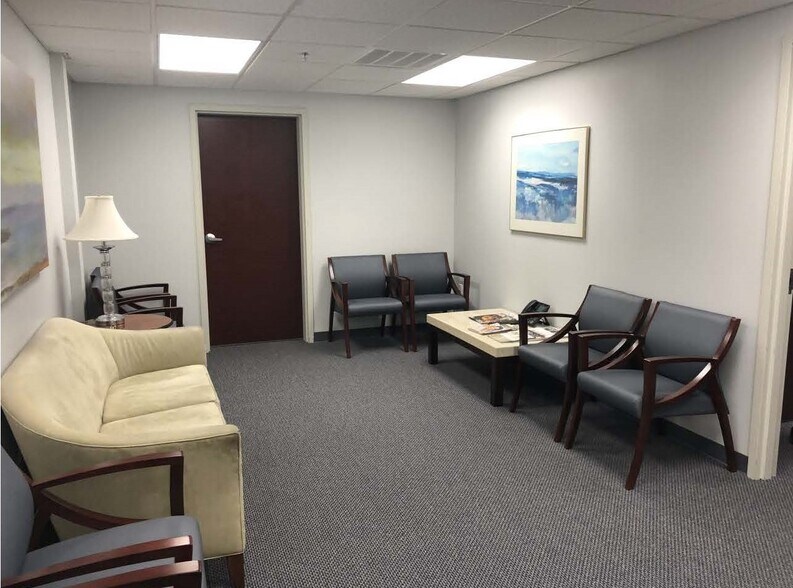 More Photos Of 1206 Laskin Rd, Virginia Beach Office For Lease