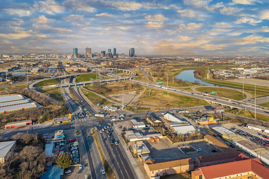 More Photos Of 1808 Bomar Ave, Fort Worth General Retail For Sale