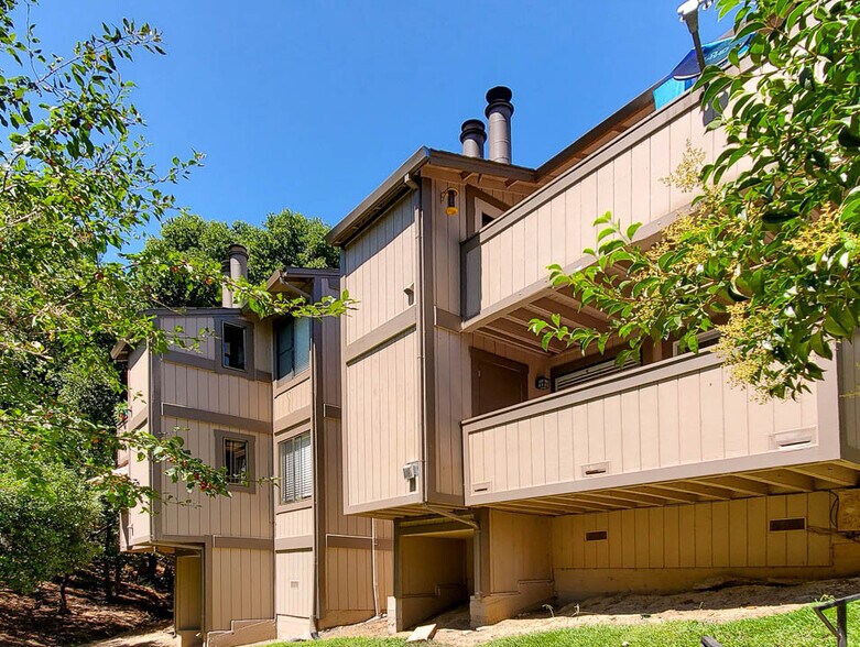 More Photos Of 17 Clay Ct, Novato Apartments For Sale