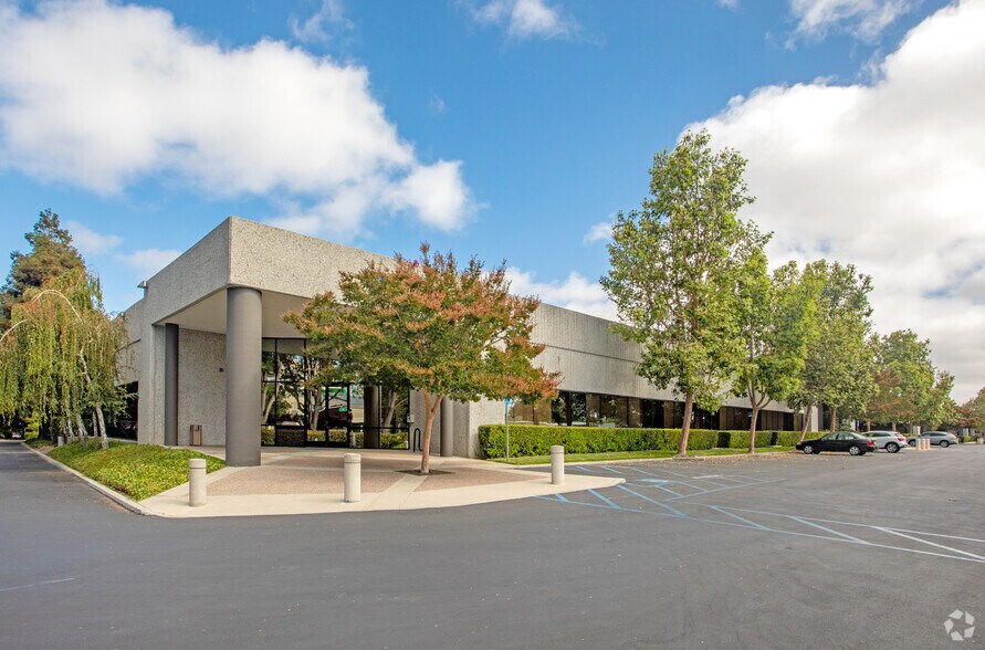 Primary Photo Of 55-85 Nicholson Ln, San Jose Light Manufacturing For Lease