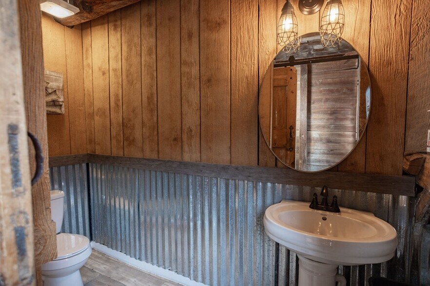 More Photos Of 211 Hanks Rd, Troy Hospitality For Sale