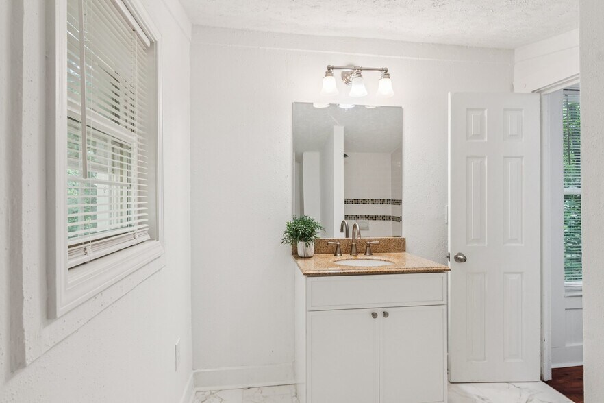 More Photos Of 375 Deerfield Dr, Dahlonega Multifamily For Sale