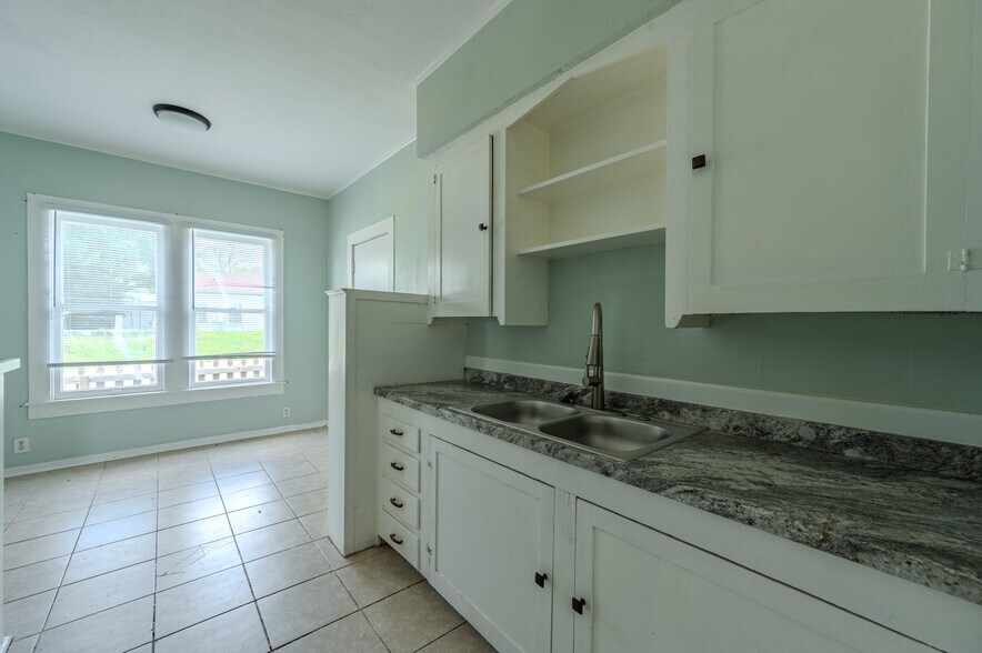 More Photos Of 732 W Alice Ave, Kingsville Apartments For Sale