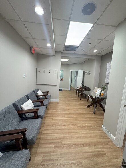 More Photos Of 475 W 55th St, Countryside Office For Lease