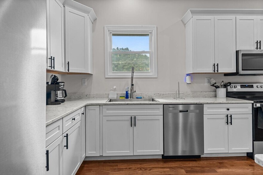 More Photos Of 471-472 W Main St, Fries Medical For Sale