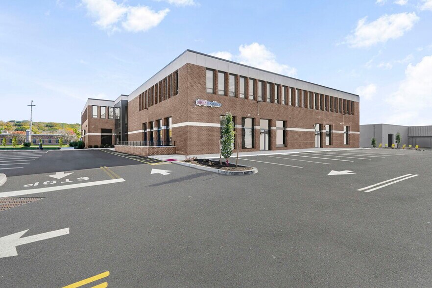 More Photos Of 1 Lethbridge Plz, Mahwah Office For Lease