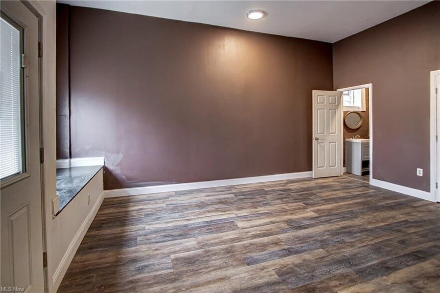 More Photos Of 6818 Lorain Ave, Cleveland Flex For Lease