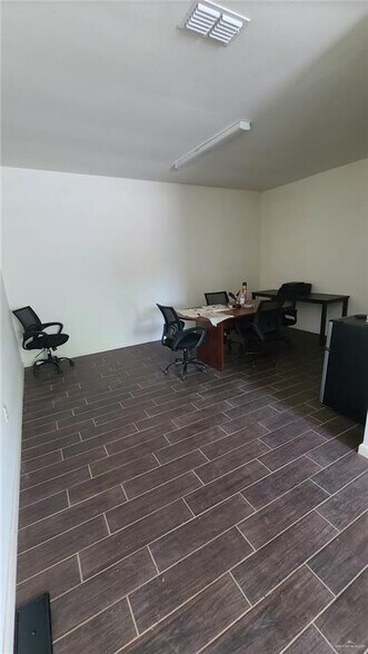 More Photos Of 1237 W 2nd St, Mercedes Distribution For Sale