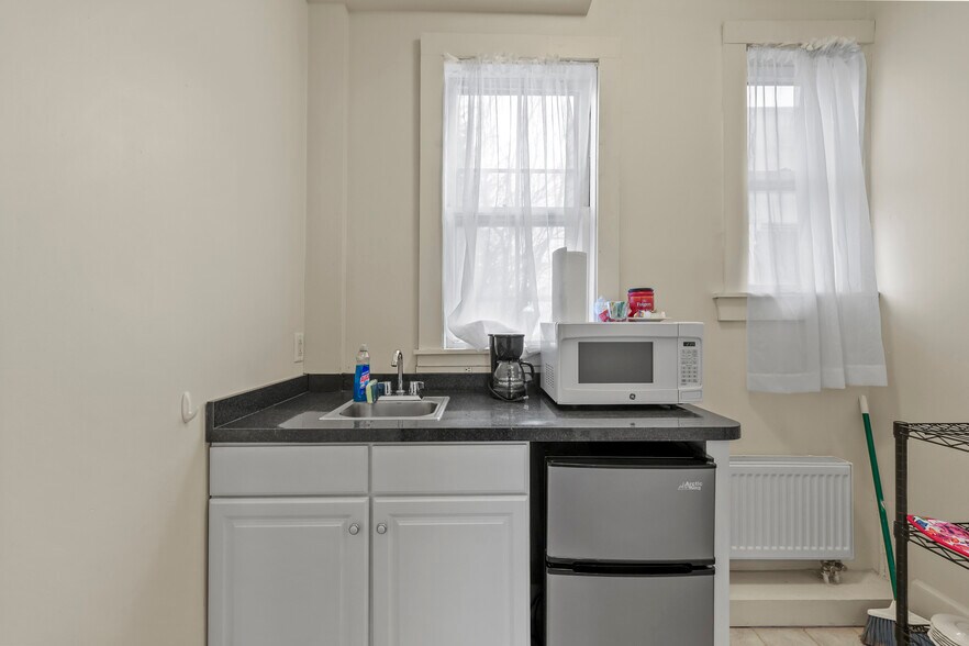More Photos Of 74 Wendell Ave, Pittsfield Hotel For Sale