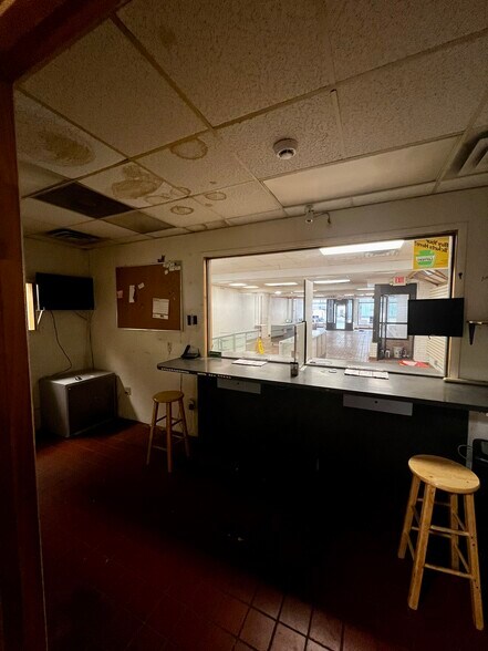 More Photos Of 115 Wyoming Ave, Scranton Convenience Store For Lease