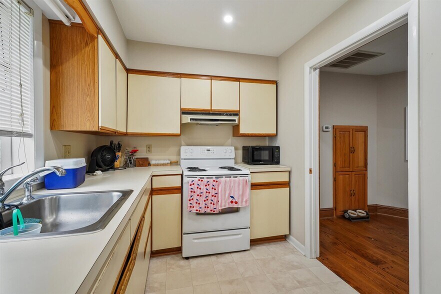 More Photos Of 214 N Main St, North Wales Office Residential For Sale