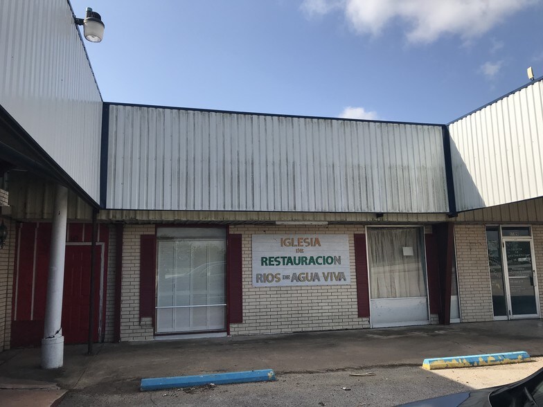 More Photos Of 1100 Main St, East Bernard Storefront For Lease