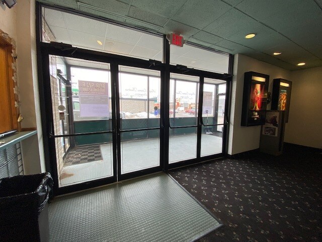 More Photos Of 1601 6th Ave, Stevens Point Freestanding For Sale