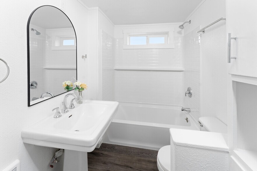 More Photos Of 48181 Highway 58, Oakridge Flex For Sale