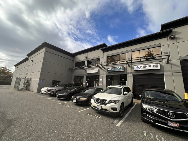 More Photos Of 15272 Croydon Dr, Surrey Office Residential For Sale