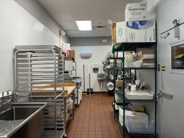 More Photos Of 106 S Ray, Carthage Restaurant For Sale