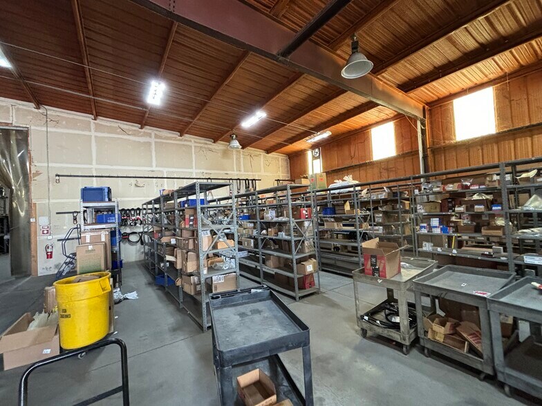 More Photos Of 1304 Rath Ave, Dodge City Distribution For Sale