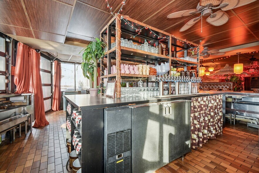 More Photos Of 1900 & 1924 Marshall St NE, Minneapolis Restaurant For Lease