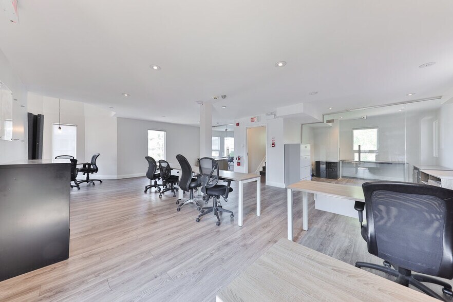 More Photos Of 15 Mississauga Rd S, Mississauga Office For Lease