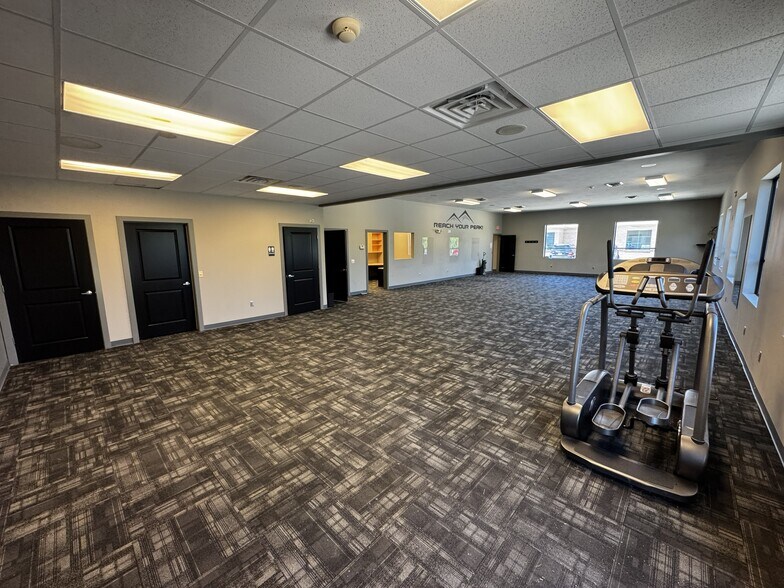 More Photos Of 5790 N 33rd Cir, Lincoln Office For Sale