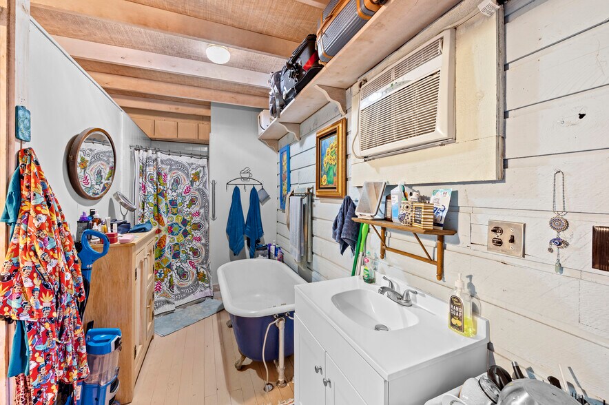 More Photos Of 202 N Newsom St, Mineola General Retail For Sale