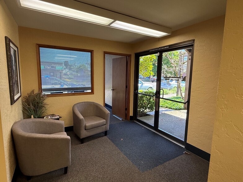 More Photos Of 560-582 W Van Buren St, Corvallis Loft Creative Space For Lease