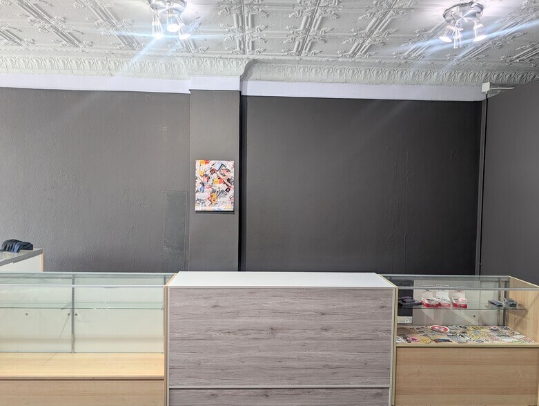 More Photos Of 10 S Main St, Clawson Storefront For Lease