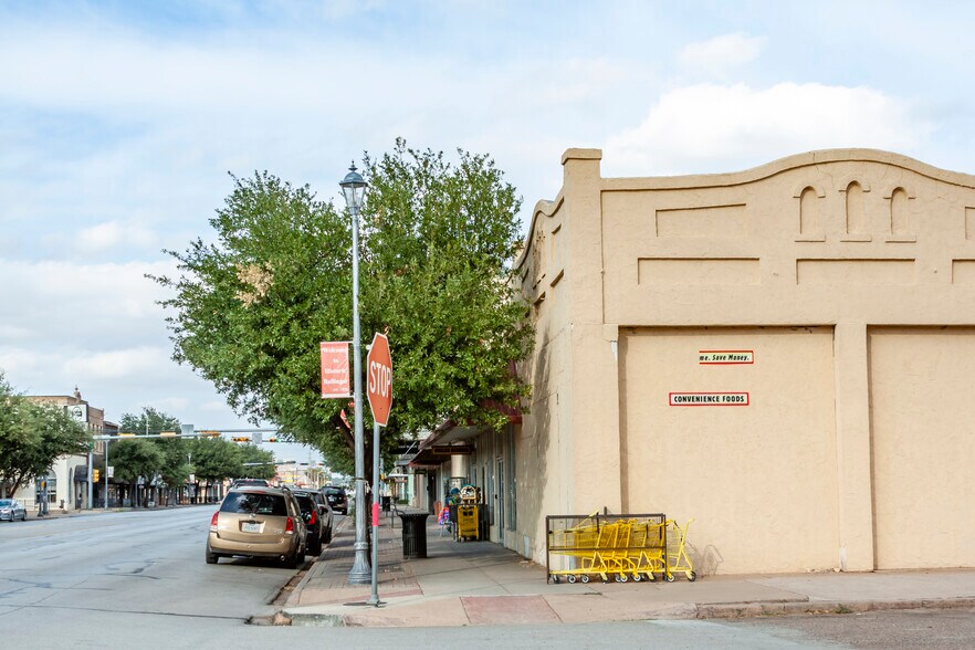 More Photos Of 813-815 Hutchins Ave, Ballinger General Retail For Sale