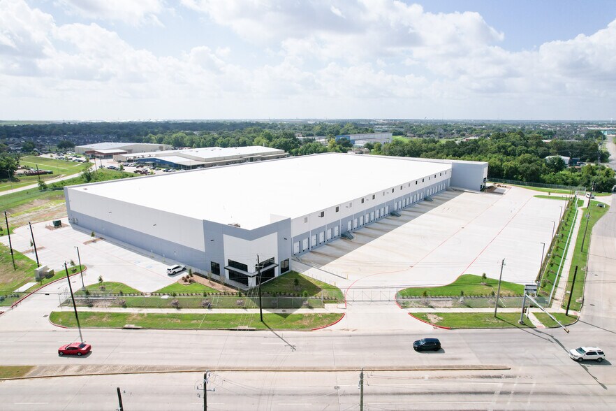 More Photos Of 5535 South Shaver St, Houston Distribution For Sale