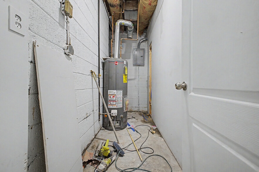 More Photos Of 19323 W Warren Ave, Detroit Storefront Retail Residential For Lease