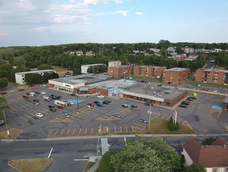 Primary Photo Of 6700 Rue Saint-Georges, Lévis General Retail For Lease