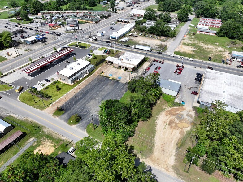 More Photos Of 406 S Waukesha St, Bonifay Office For Sale