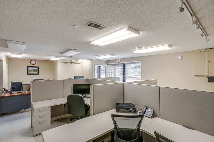 More Photos Of 3040 Ramona Dr, Fort Worth Research And Development For Lease