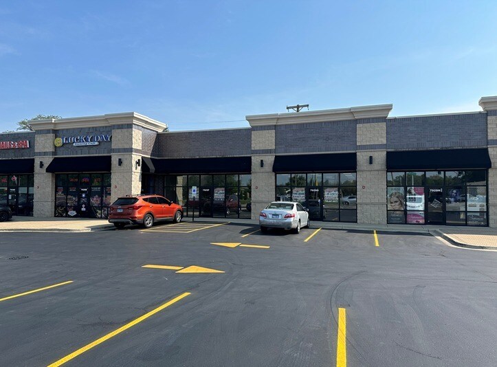 More Photos Of 7929 W Cermak Rd, North Riverside Storefront Retail Office For Lease
