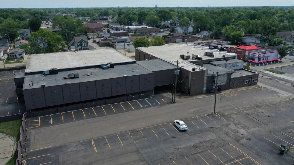 More Photos Of 3490 12 Mile Rd, Berkley General Retail For Sale