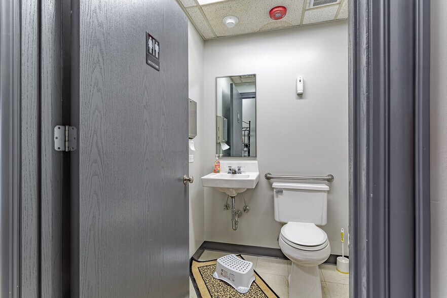 More Photos Of 1021-1041 Bonaventure Dr, Elk Grove Village Medical For Sale
